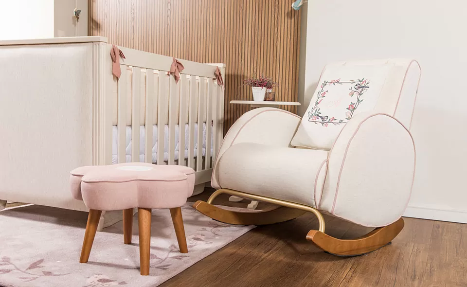 Quarto infantil com poltrona